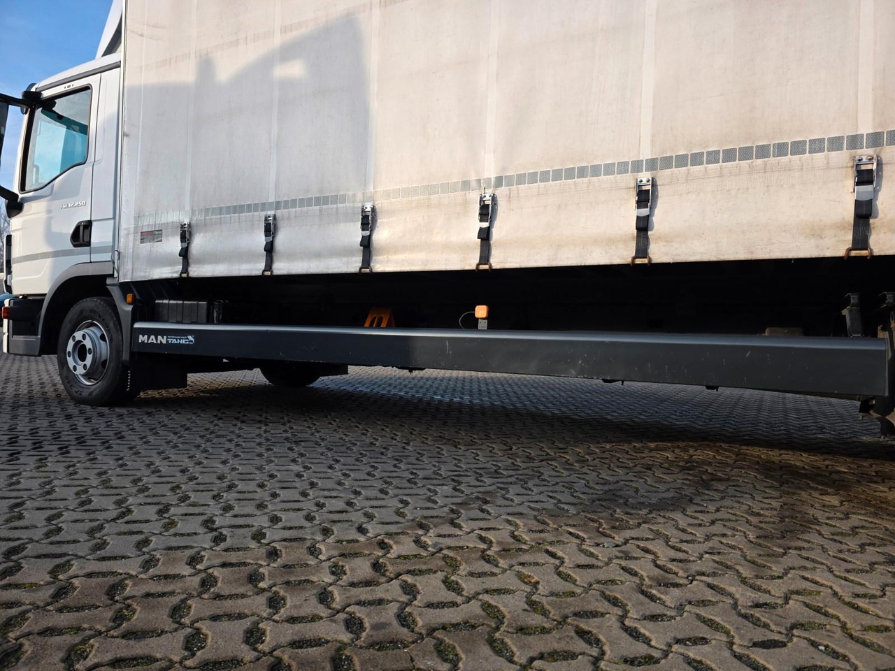 Curtainsider truck MAN TGX 12.250 4X2 BL CH / Totwinkelkamera / 6E: picture 9