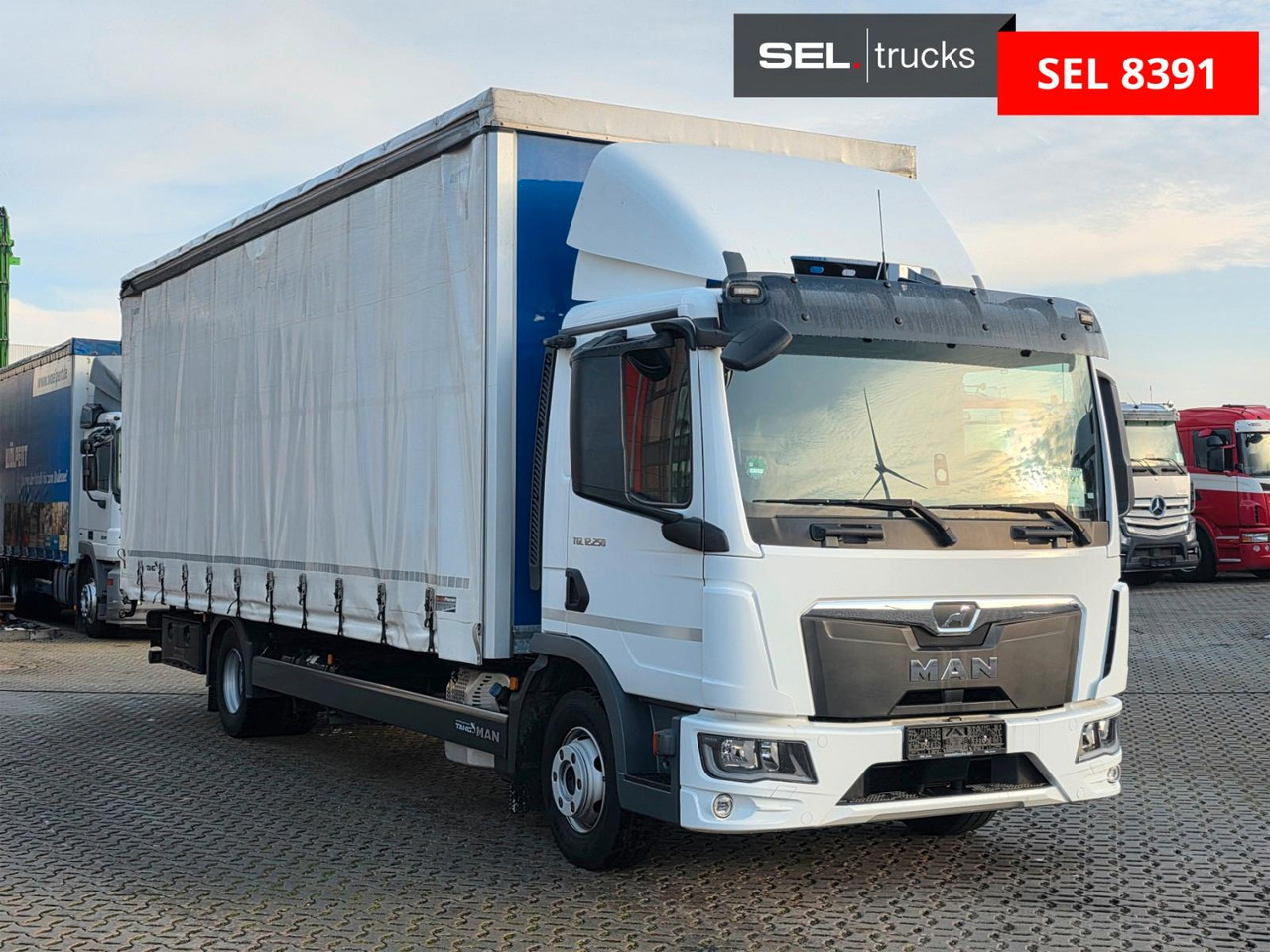 MAN TGX 12.250 4X2 BL CH / Totwinkelkamera / 6E - Curtainsider truck: picture 3 MAN TGX 12.250 4X2 BL CH / Totwinkelkamera / 6E - Curtainsider truck: picture 3