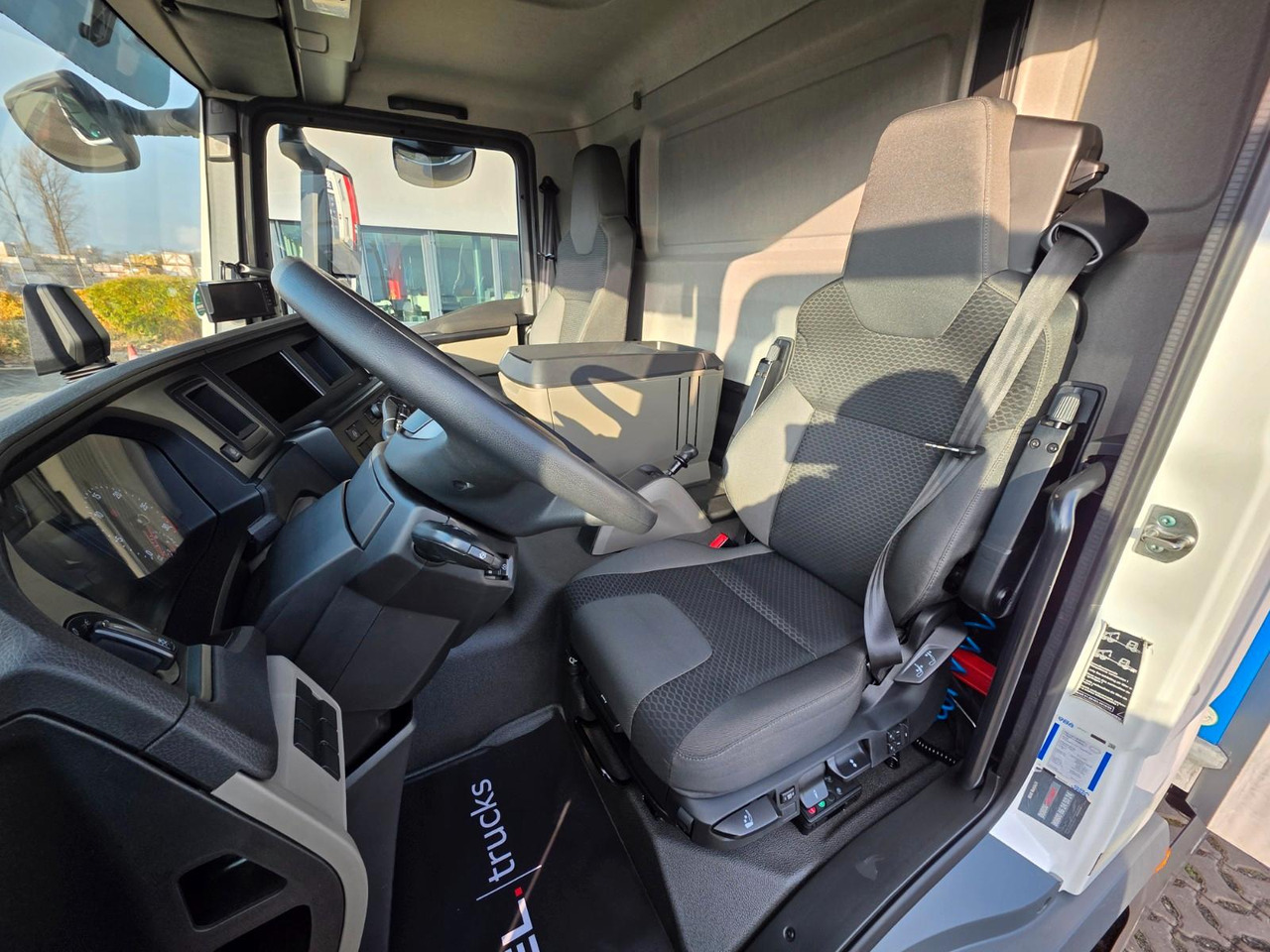 Curtainsider truck MAN TGX 12.250 4X2 BL CH / Totwinkelkamera / 6E: picture 27