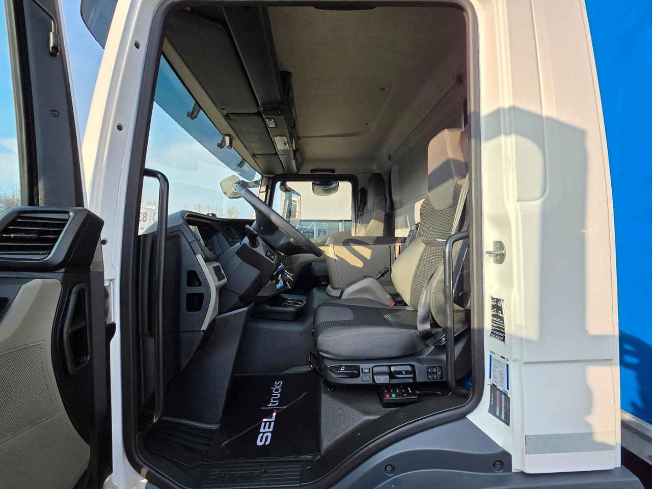 Curtainsider truck MAN TGX 12.250 4X2 BL CH / Totwinkelkamera / 6E: picture 26