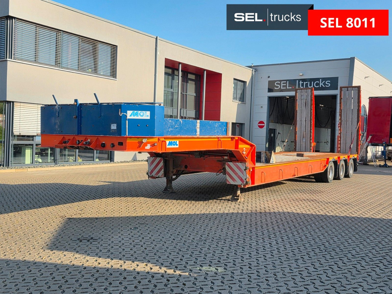 MOL / Lenkachse - Low loader semi-trailer: picture 1 MOL / Lenkachse - Low loader semi-trailer: picture 1