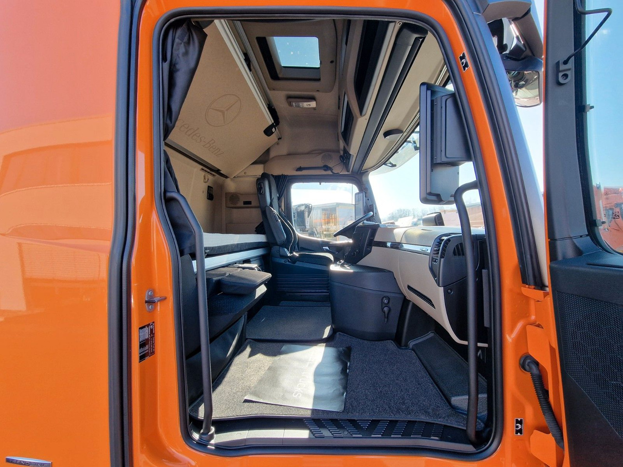 Curtainsider truck Mercedes-Benz Actros 2548 / Retarder / Euro 6E / Aluklappen: picture 17