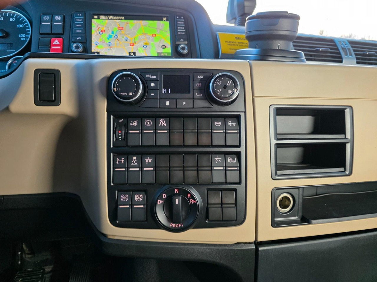 Tractor unit MAN TGX 18.460 4X2 LLS-U / Retarder / 2 Tanks: picture 42