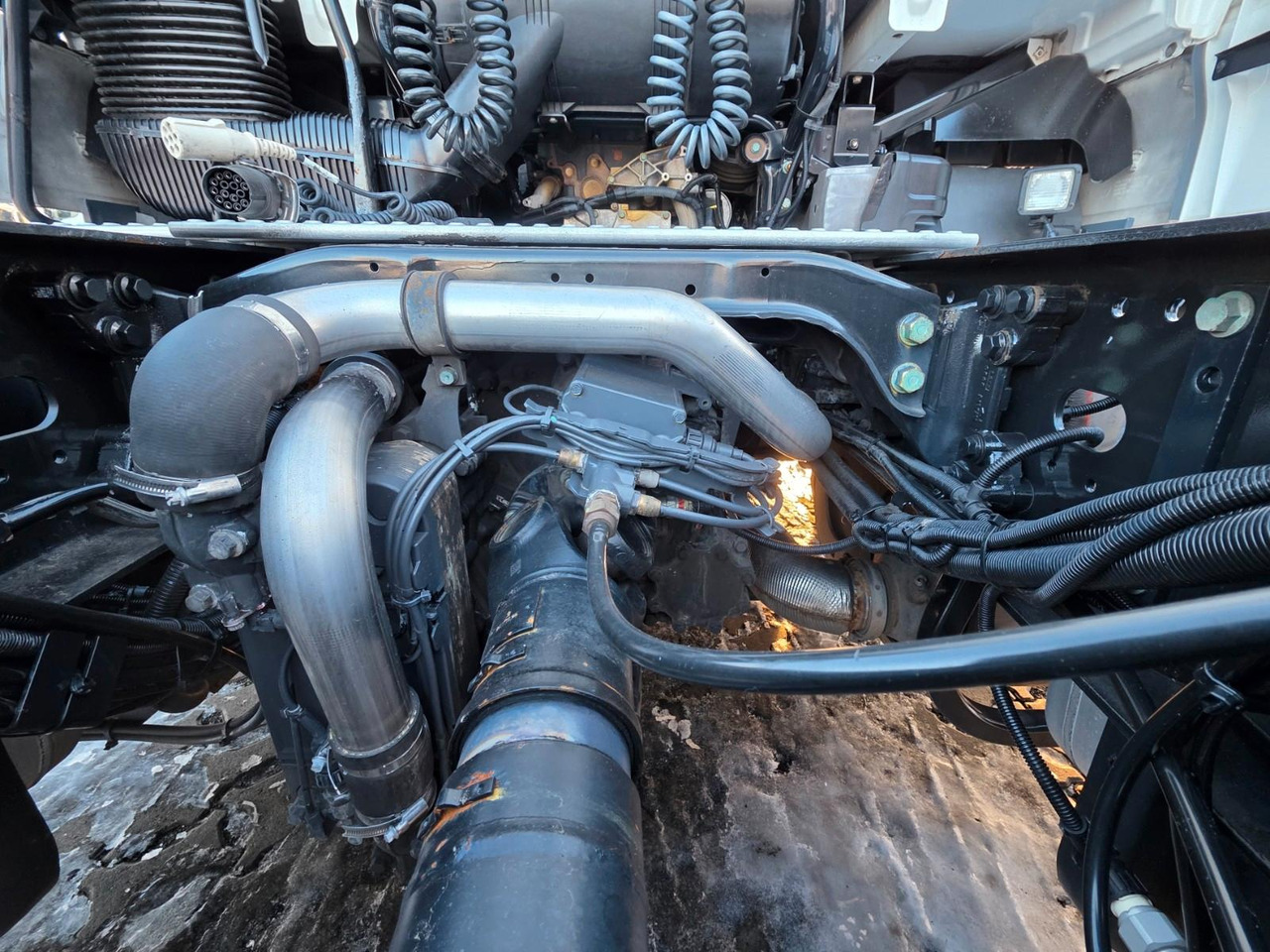 Tractor unit MAN TGX 18.460 4X2 LLS-U / Retarder / 2 Tanks: picture 21