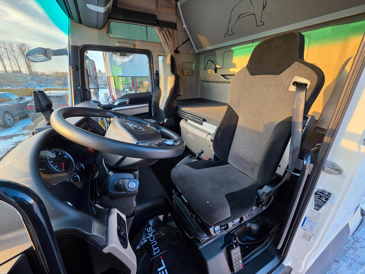 Tractor unit MAN TGX 18.460 4X2 LLS-U / Retarder / 2 Tanks: picture 29