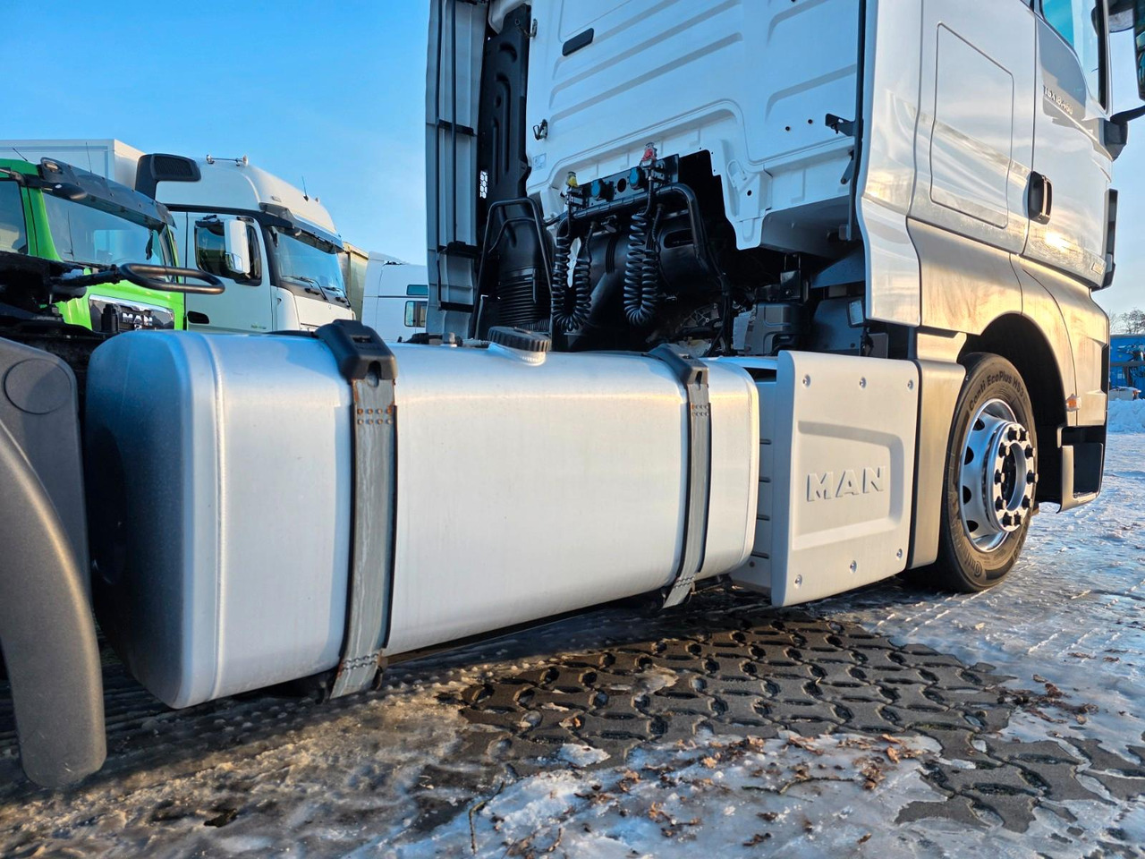 Tractor unit MAN TGX 18.460 4X2 LLS-U / Retarder / 2 Tanks: picture 18