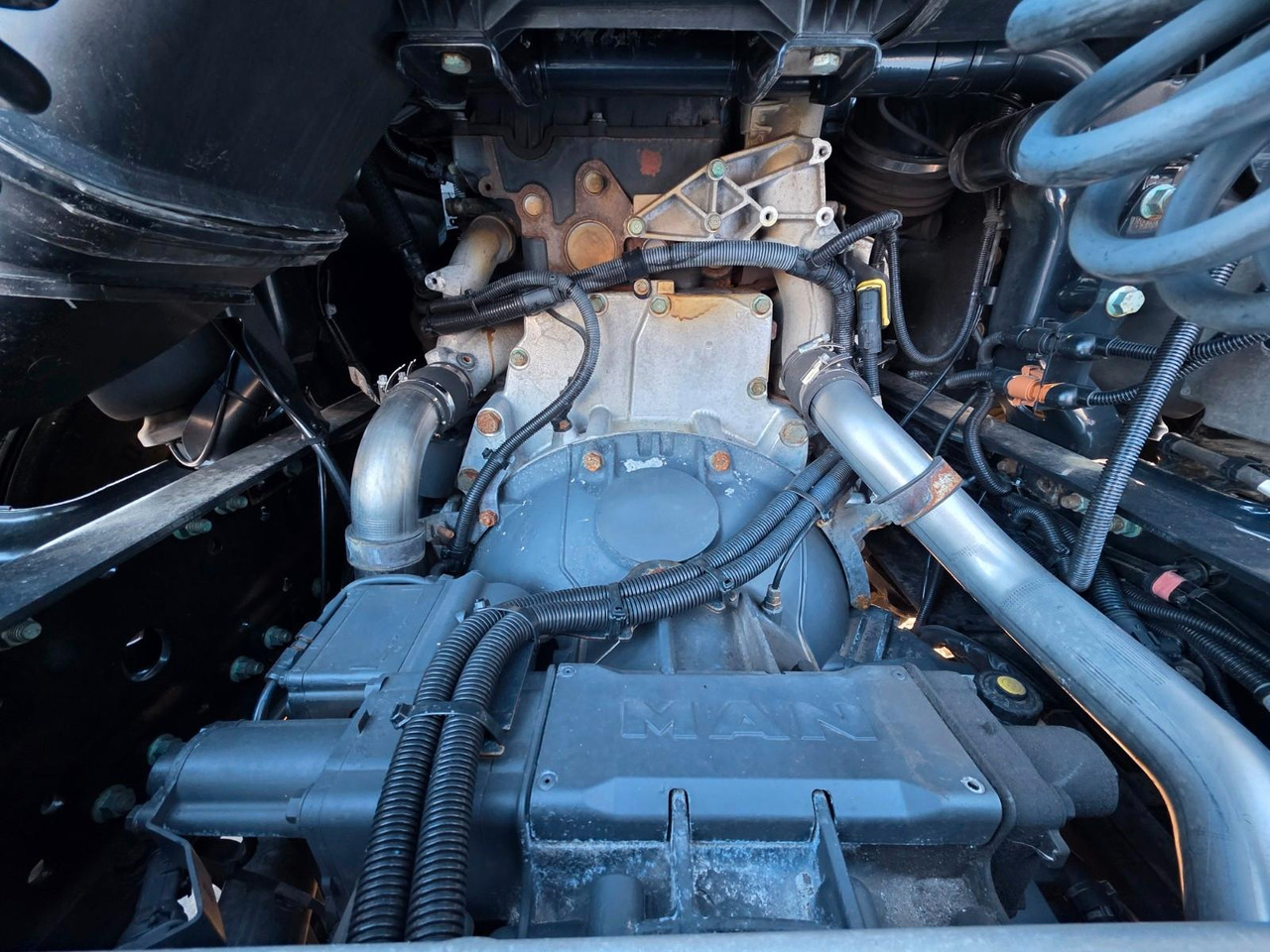 Tractor unit MAN TGX 18.460 4X2 LLS-U / Retarder / 2 Tanks: picture 13