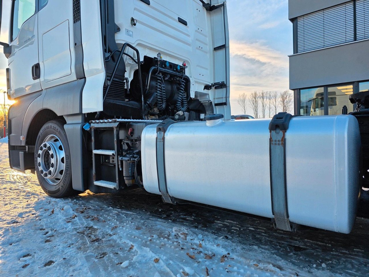 Tractor unit MAN TGX 18.460 4X2 LLS-U / Retarder / 2 Tanks: picture 14