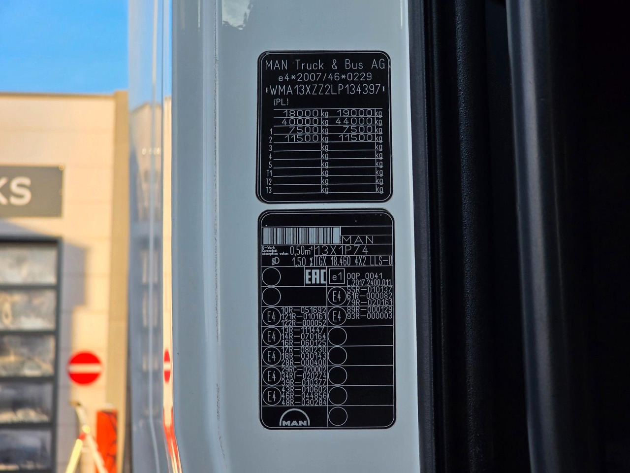 Tractor unit MAN TGX 18.460 4X2 LLS-U / Retarder / 2 Tanks: picture 26