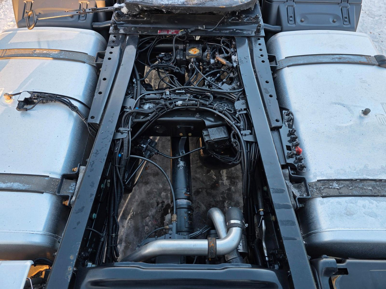 Tractor unit MAN TGX 18.460 4X2 LLS-U / Retarder / 2 Tanks: picture 12