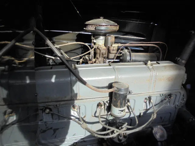 Dropside/ Flatbed truck Chevrolet 1 1/2 TON FLATBED: picture 13