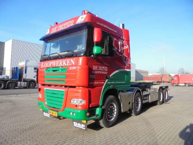 DAF XF 105 410 FAD 8X4 STEEL SUSPENSION - Hook lift truck: picture 1 DAF XF 105 410 FAD 8X4 STEEL SUSPENSION - Hook lift truck: picture 1