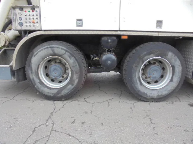Vacuum truck Ginaf X 4243 TS 8X4 NL TRUCK: picture 17