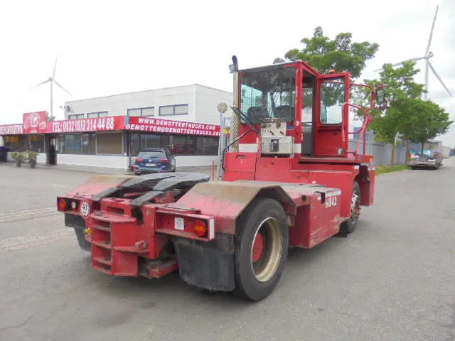MOL YM 225/4X2 40 KM/H - Terminal tractor: picture 5 MOL YM 225/4X2 40 KM/H - Terminal tractor: picture 5