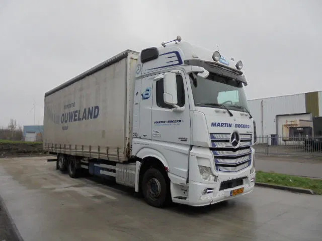 Mercedes-Benz Actros 2542 6X2 - Curtainsider truck: picture 3 Mercedes-Benz Actros 2542 6X2 - Curtainsider truck: picture 3