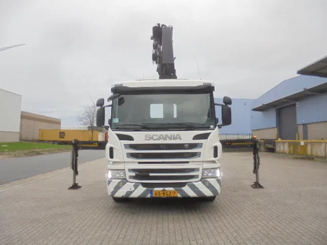 Scania P370 8X2 HAAK + KRAAN NL TRUCK LOW KM - Hook lift truck, Crane truck: picture 5 Scania P370 8X2 HAAK + KRAAN NL TRUCK LOW KM - Hook lift truck, Crane truck: picture 5