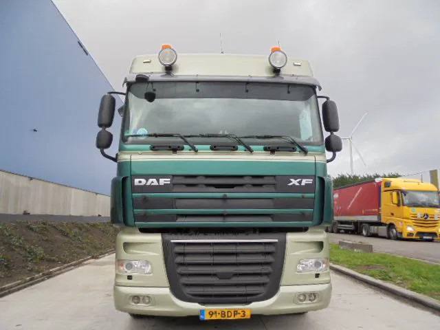 DAF XF 105.460 6X2 RETARDER NL TRUCK - Tractor unit: picture 2 DAF XF 105.460 6X2 RETARDER NL TRUCK - Tractor unit: picture 2