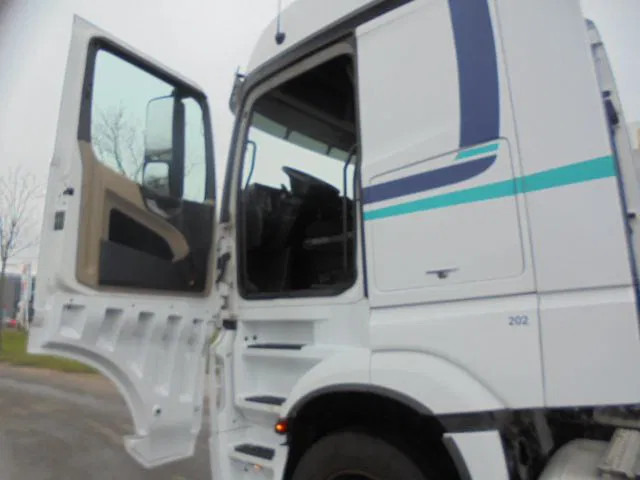 Mercedes-Benz Actros 1943 LS - Tractor unit: picture 4 Mercedes-Benz Actros 1943 LS - Tractor unit: picture 4