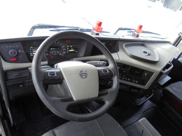 Tractor unit Volvo FH 420 MEGA NL TRUCK APK /TUV 01-05-2026: picture 12 Tractor unit Volvo FH 420 MEGA NL TRUCK APK /TUV 01-05-2026: picture 12