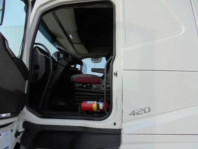 Tractor unit Volvo FH 420 MEGA NL TRUCK APK /TUV 01-05-2026: picture 11 Tractor unit Volvo FH 420 MEGA NL TRUCK APK /TUV 01-05-2026: picture 11
