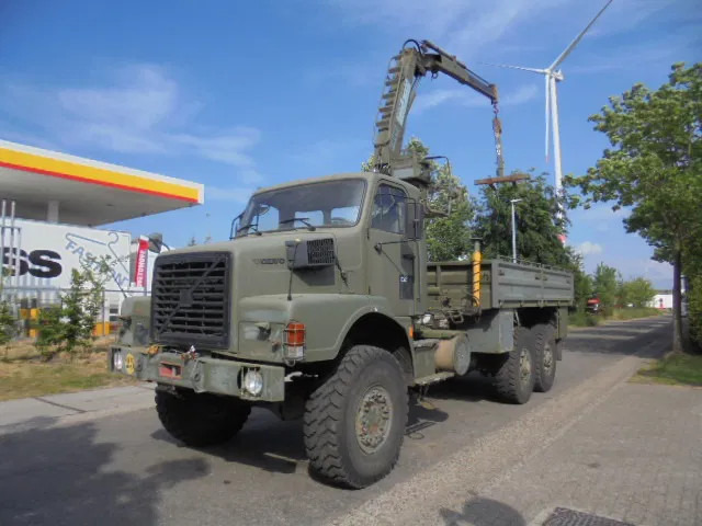 Volvo N 10 6X6 L + FASSI - Dropside/ Flatbed truck, Crane truck: picture 1 Volvo N 10 6X6 L + FASSI - Dropside/ Flatbed truck, Crane truck: picture 1