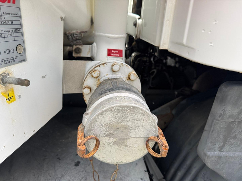 Tank truck for transportation of fuel Scania P 124.360: picture 14