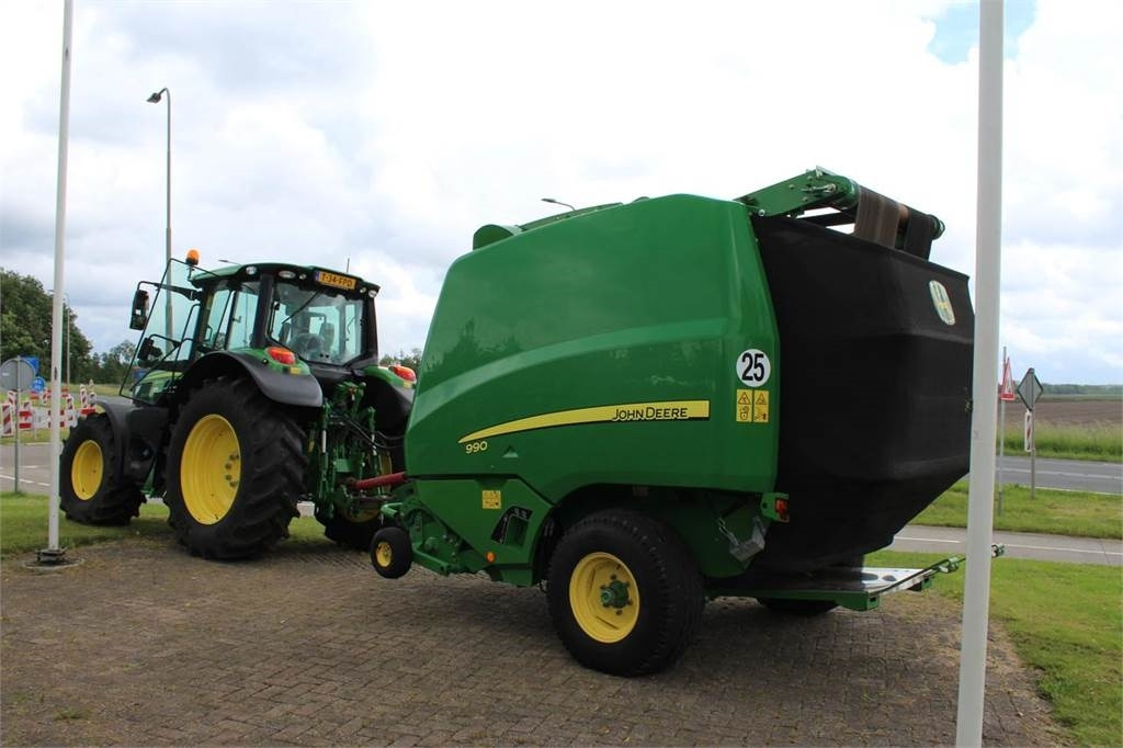 John Deere 990 - Round baler: picture 1 John Deere 990 - Round baler: picture 1