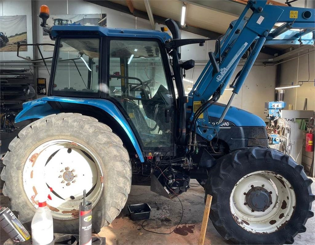 New Holland TS 90 - Farm tractor: picture 3 New Holland TS 90 - Farm tractor: picture 3