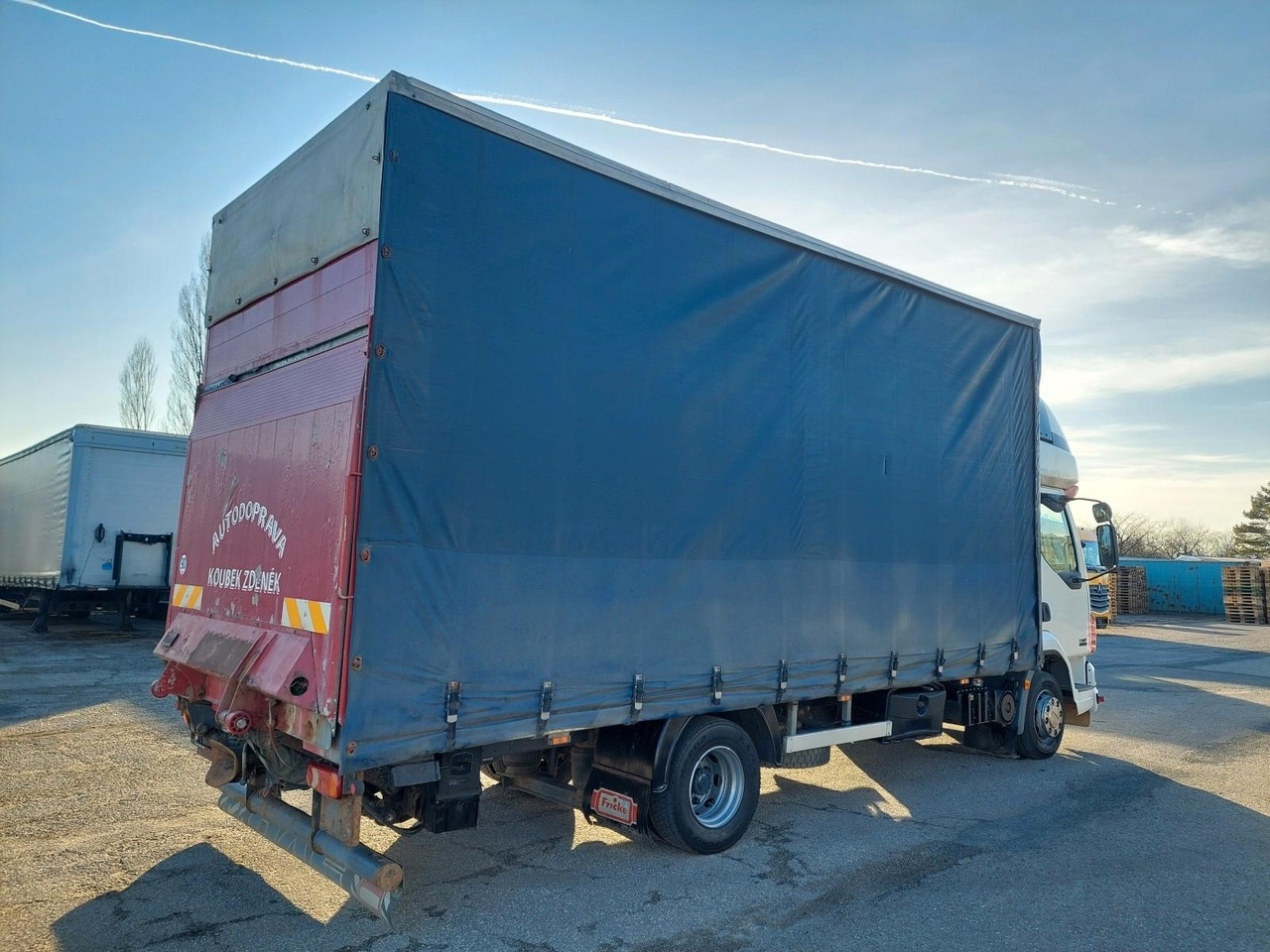 DAF FA LF 45.220 E12 4x2 DAF FA LF 45.220 E12 4x2 - Curtainsider truck: picture 4 DAF FA LF 45.220 E12 4x2 DAF FA LF 45.220 E12 4x2 - Curtainsider truck: picture 4