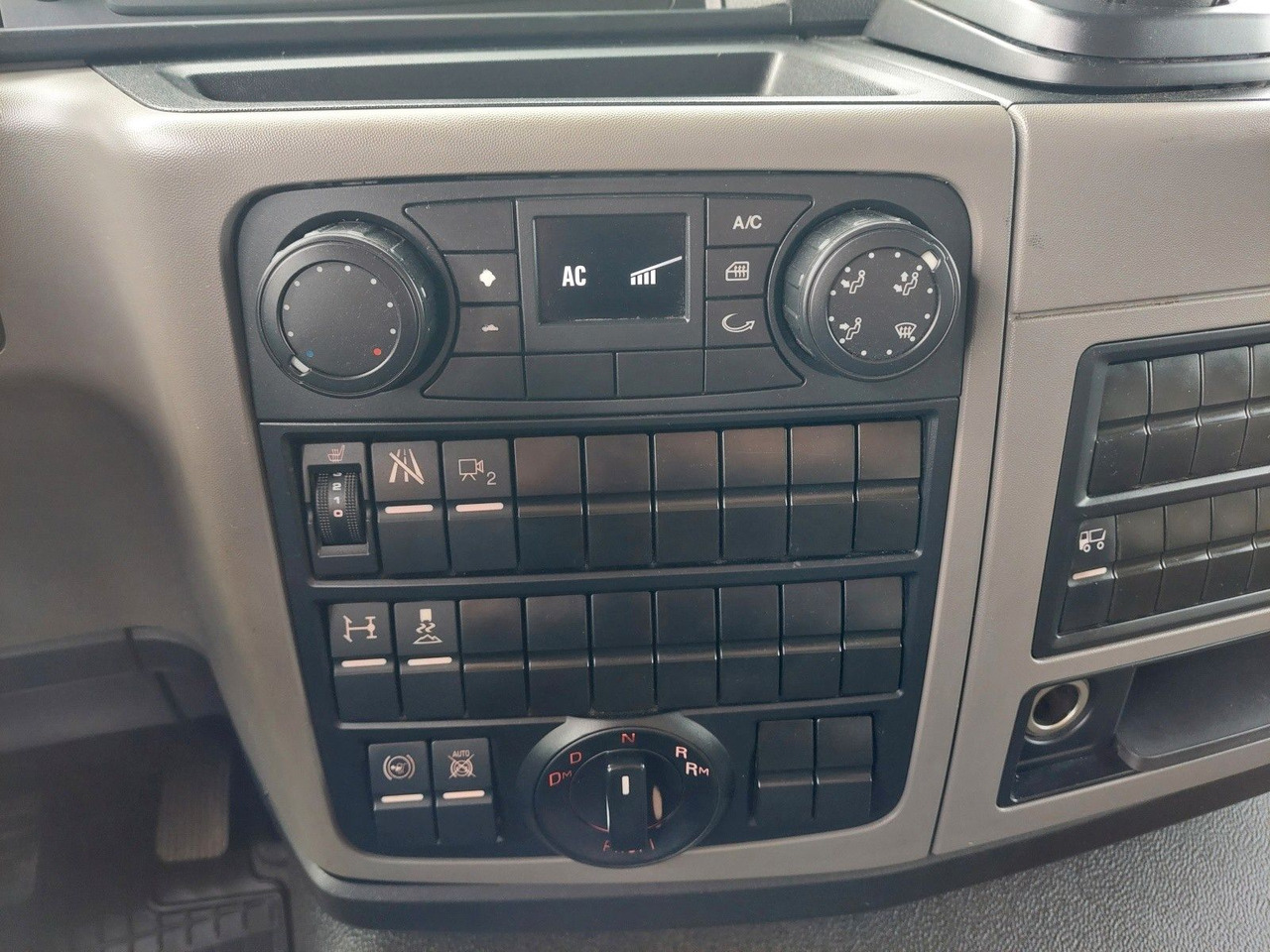 Leasing of  MAN TGL 12.250 BL 4x2 MAN TGL 12.250 BL 4x2: picture 36