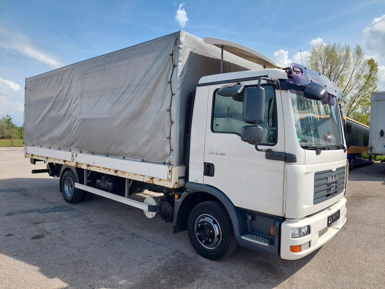 MAN TGL 8.180 4X2 BL - Curtainsider truck: picture 2 MAN TGL 8.180 4X2 BL - Curtainsider truck: picture 2