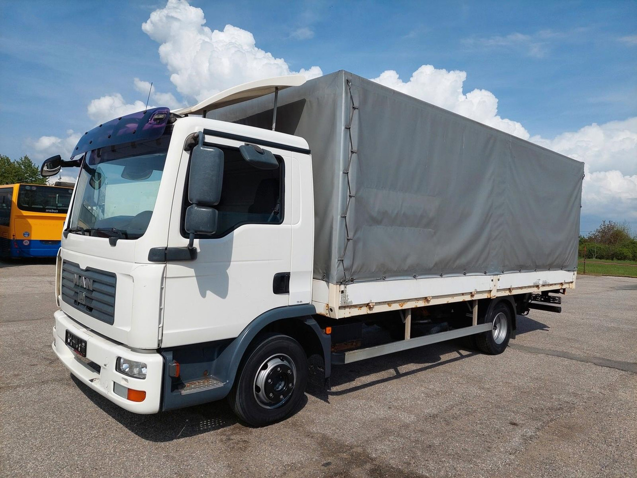 MAN TGL 8.180 4X2 BL - Curtainsider truck: picture 1 MAN TGL 8.180 4X2 BL - Curtainsider truck: picture 1