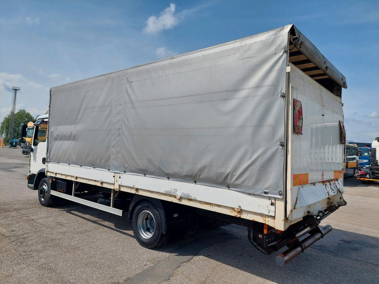 MAN TGL 8.180 4X2 BL - Curtainsider truck: picture 3 MAN TGL 8.180 4X2 BL - Curtainsider truck: picture 3