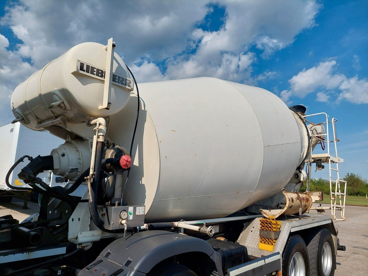 MAN TGS 32.400 8X4 BB Liebherr 9 m³ - Concrete mixer truck: picture 5 MAN TGS 32.400 8X4 BB Liebherr 9 m³ - Concrete mixer truck: picture 5