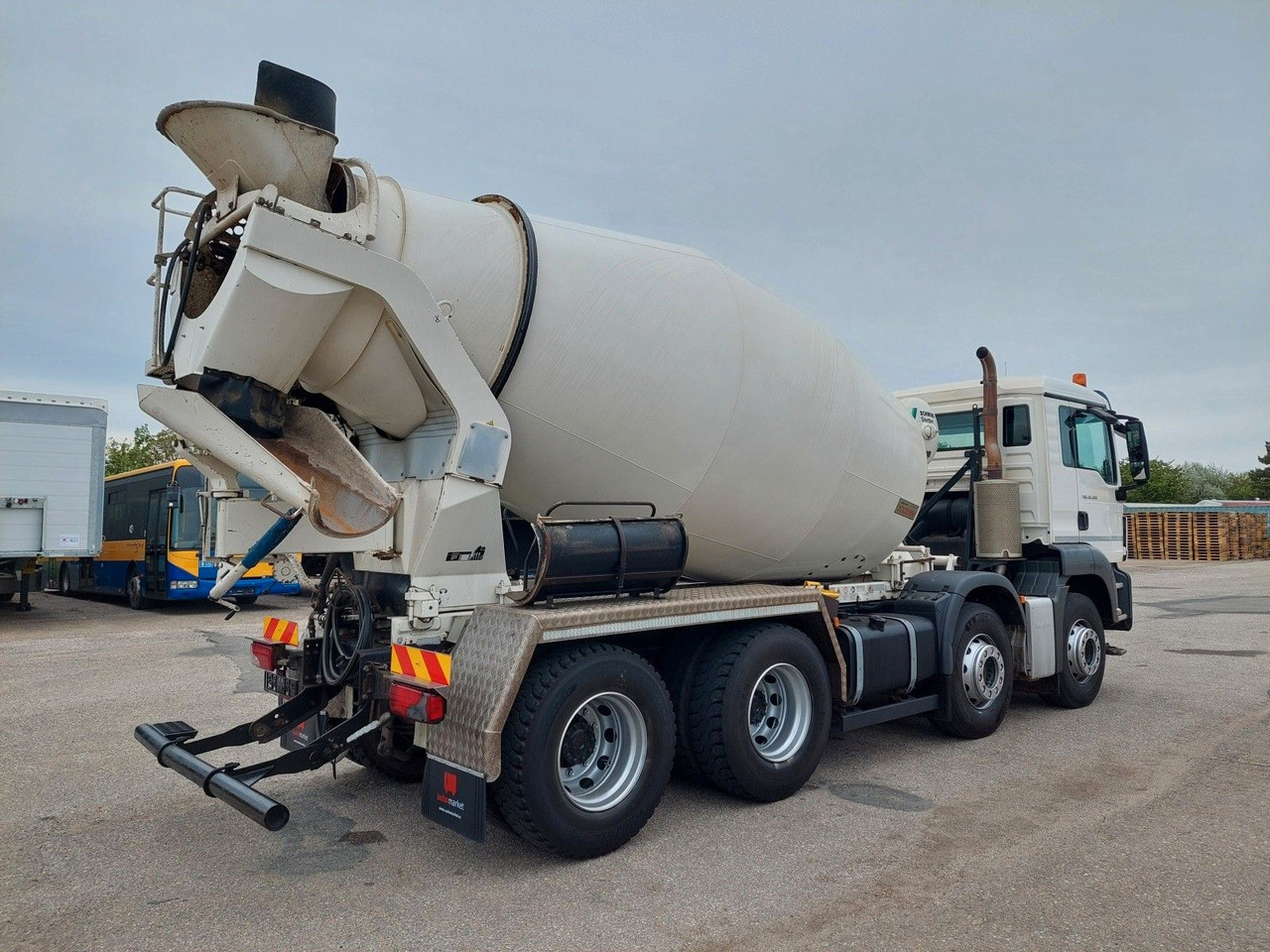 MAN TGS 32.400 8X4 BB Stetter 9 m³ - Concrete mixer truck: picture 4 MAN TGS 32.400 8X4 BB Stetter 9 m³ - Concrete mixer truck: picture 4