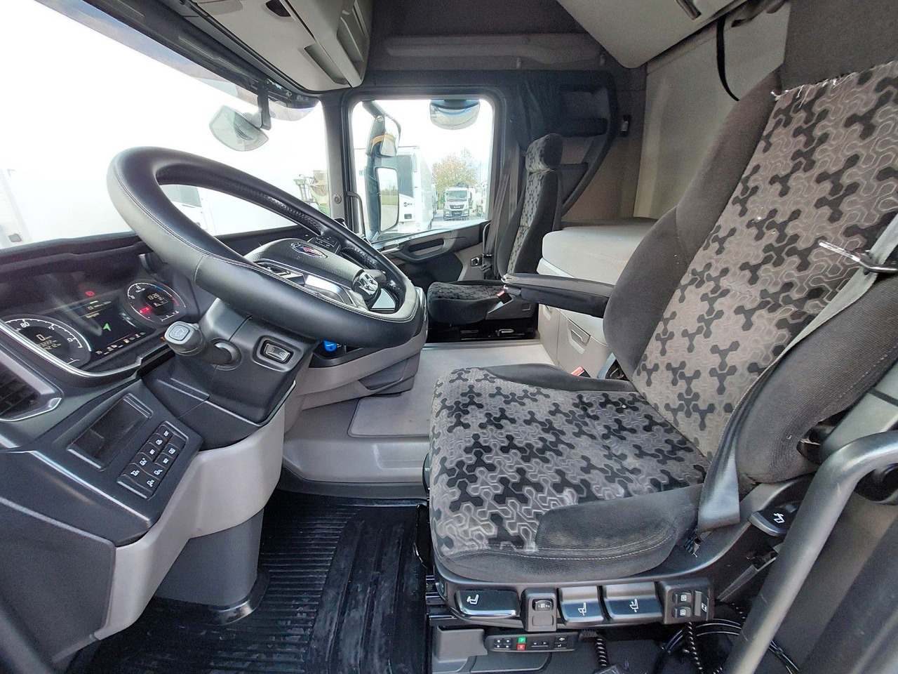 Tractor unit Scania R450 A4X2NB Luft/Luft Hydraulik: picture 24 Tractor unit Scania R450 A4X2NB Luft/Luft Hydraulik: picture 24