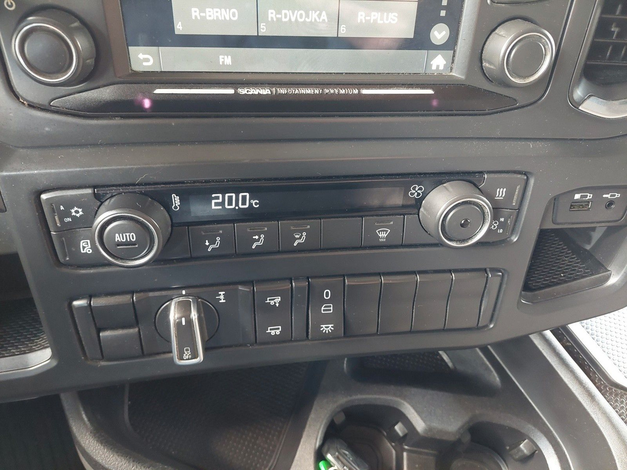 Tractor unit Scania R450 A4X2NB Luft/Luft Hydraulik: picture 36 Tractor unit Scania R450 A4X2NB Luft/Luft Hydraulik: picture 36