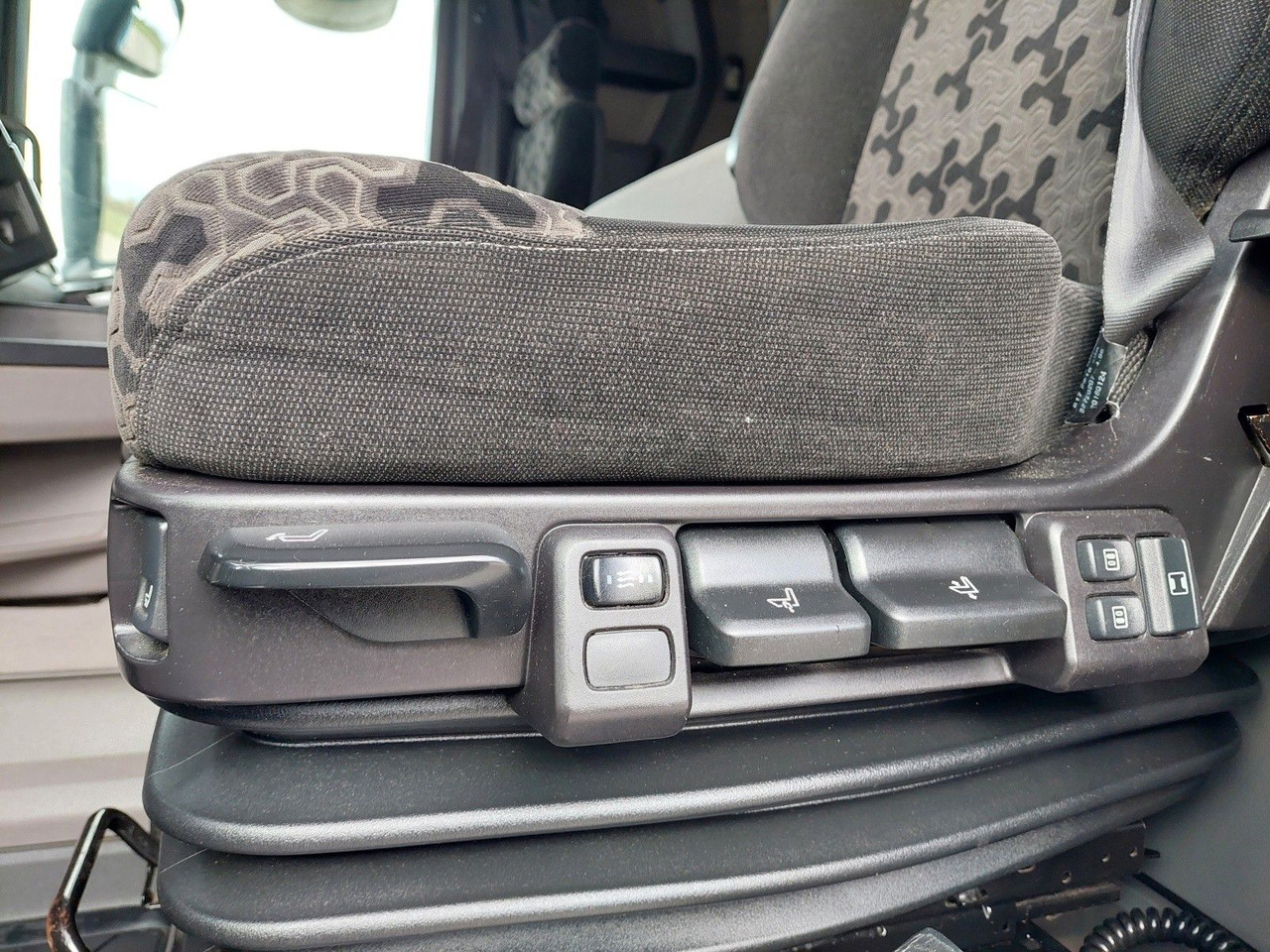 Tractor unit Scania R450 A4X2NB Luft/Luft Hydraulik: picture 46 Tractor unit Scania R450 A4X2NB Luft/Luft Hydraulik: picture 46