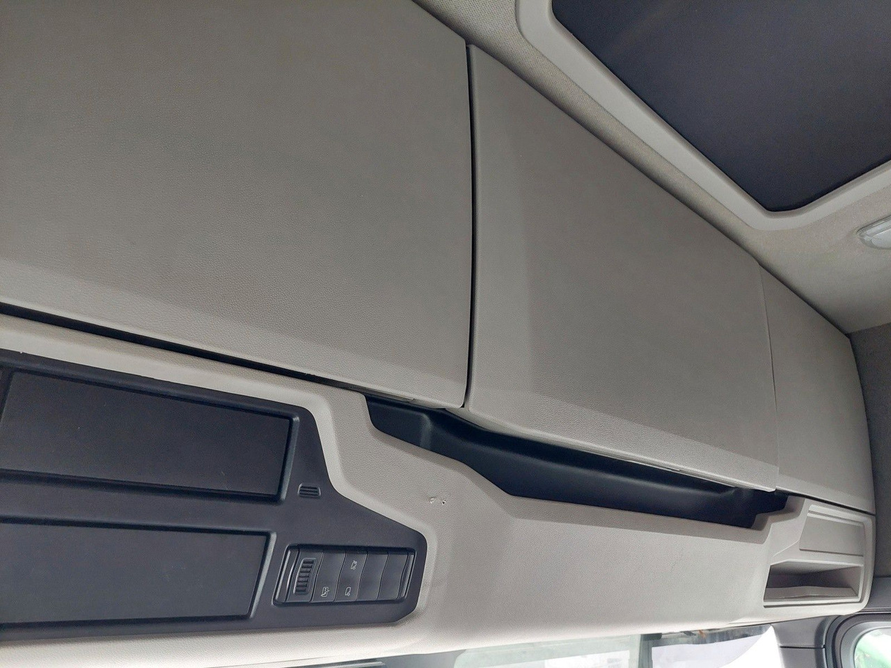 Tractor unit Scania R450 A4X2NB Luft/Luft Hydraulik: picture 29 Tractor unit Scania R450 A4X2NB Luft/Luft Hydraulik: picture 29