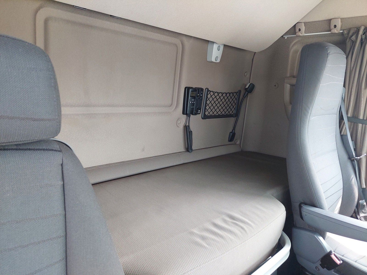 Tractor unit Scania R450 MEGA Retarder: picture 15