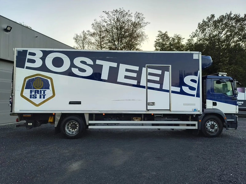 MAN TGM 18.250 2 COMPARTMENTS - 2000KG TAIL LIFT - PROBLEM COOLING UNIT - Refrigerator truck: picture 4 MAN TGM 18.250 2 COMPARTMENTS - 2000KG TAIL LIFT - PROBLEM COOLING UNIT - Refrigerator truck: picture 4
