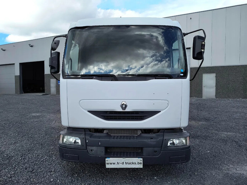 Renault Midlum 220 8000L FUEL / CARBURANT TANK - 3 COMP/ A LAMES - Tank truck: picture 2 Renault Midlum 220 8000L FUEL / CARBURANT TANK - 3 COMP/ A LAMES - Tank truck: picture 2