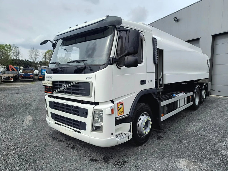 Volvo FM 370 18000L FUEL/CARBURANT - 5 COMP - Tank truck: picture 1 Volvo FM 370 18000L FUEL/CARBURANT - 5 COMP - Tank truck: picture 1