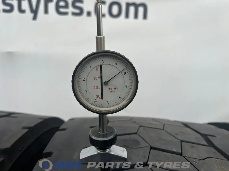 Bridgestone Bridgestone 315/70R22.5 DURAVIS R-DRIVE002 154/150 M+S 3PMSF gebruikte set - Tire for Truck: picture 3 Bridgestone Bridgestone 315/70R22.5 DURAVIS R-DRIVE002 154/150 M+S 3PMSF gebruikte set - Tire for Truck: picture 3