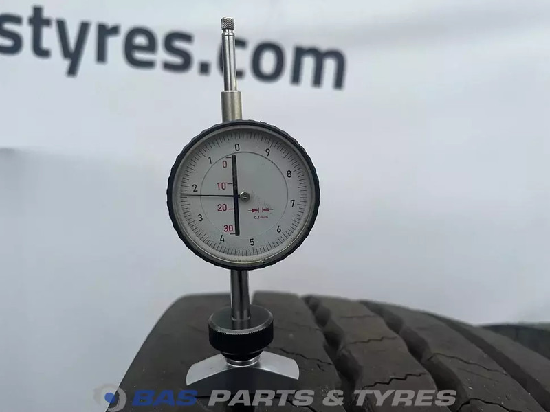 Continental Continental 315/80R22.5 Hybrid HS5 156/150 M+S 3PMSF gebruikte set - Tire for Truck: picture 3 Continental Continental 315/80R22.5 Hybrid HS5 156/150 M+S 3PMSF gebruikte set - Tire for Truck: picture 3