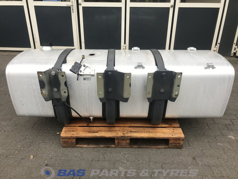 DAF Brandstoftank DAF 765 Liter 2241602 - Fuel tank for Truck: picture 3 DAF Brandstoftank DAF 765 Liter 2241602 - Fuel tank for Truck: picture 3