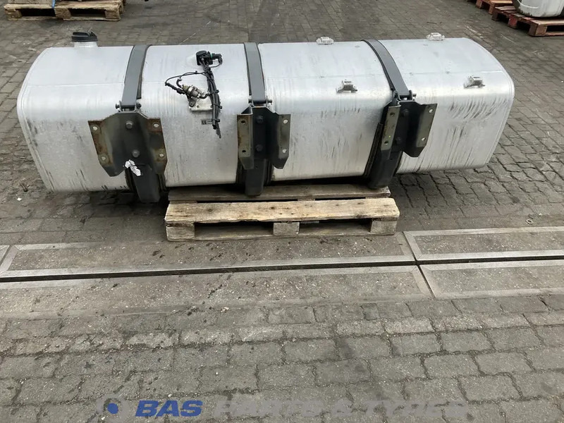 DAF Brandstoftank DAF 790 Liter 1921146 - Fuel tank for Truck: picture 3 DAF Brandstoftank DAF 790 Liter 1921146 - Fuel tank for Truck: picture 3