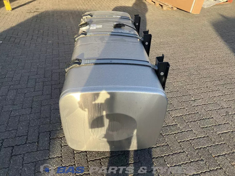 MAN Brandstoftank MAN 700 Liter 81122015710 - Fuel tank for Truck: picture 2 MAN Brandstoftank MAN 700 Liter 81122015710 - Fuel tank for Truck: picture 2