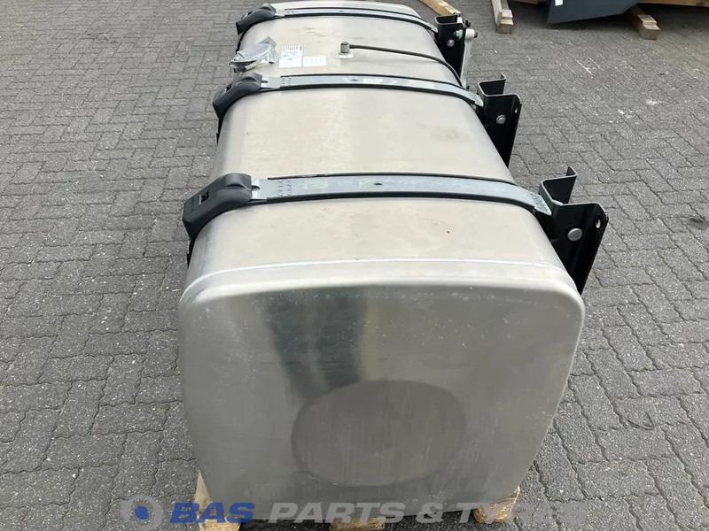 MAN Brandstoftank MAN 710 Liter 81122016766 - Fuel tank for Truck: picture 3 MAN Brandstoftank MAN 710 Liter 81122016766 - Fuel tank for Truck: picture 3