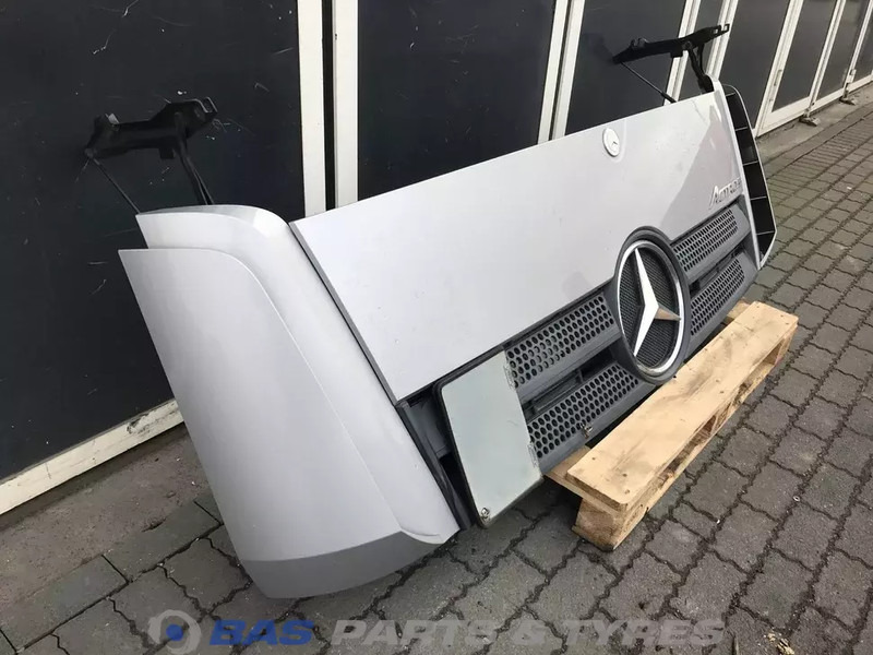 Mercedes-Benz Actros MP4 Frontklep Mercedes A 960 750 15 67 - Grill for Truck: picture 3 Mercedes-Benz Actros MP4 Frontklep Mercedes A 960 750 15 67 - Grill for Truck: picture 3